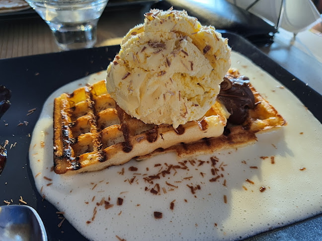 Piața Teatrului 2, Brașov 500007