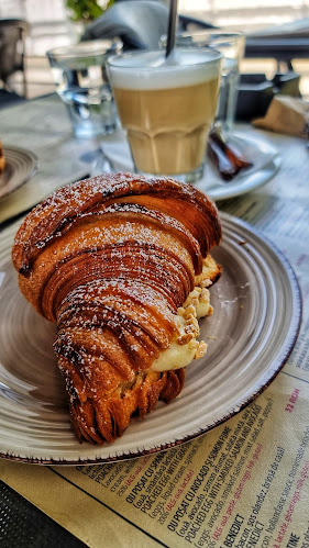 In Incinta Comitetului Sportiv Roman, Bulevardul Mărăști 20A, București 011468