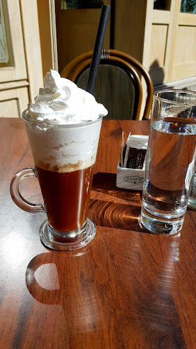 Viva la Vida Bistro-Hostel - Brașov