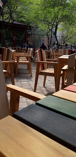 Curtea Domnească - Gastronomie și ospitalitate