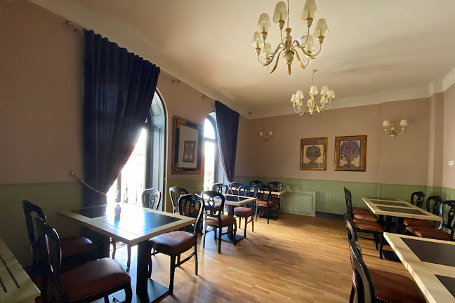 La Curtea Domnească