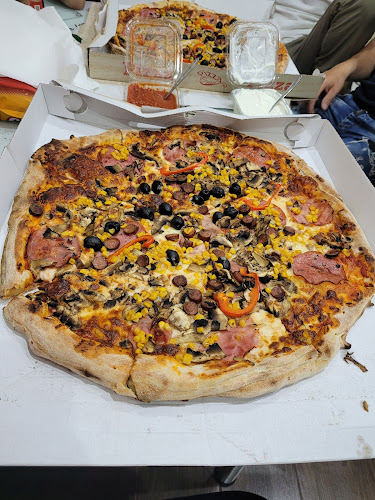 Opinii despre Vinotera Ristorante-Pizzeria în Oradea - Gastronomie și ospitalitate