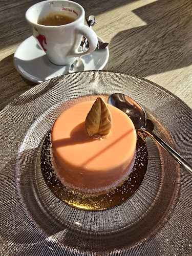 Pusculita cu dulciuri - Gastronomie și ospitalitate