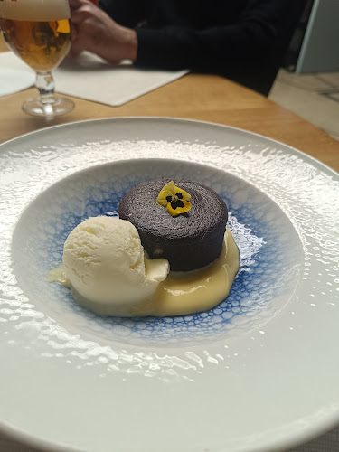 Opinii despre Cocosul de aur în Piatra Neamț - Gastronomie și ospitalitate