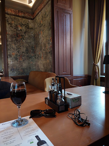 Old City Garden - Gastronomie și ospitalitate