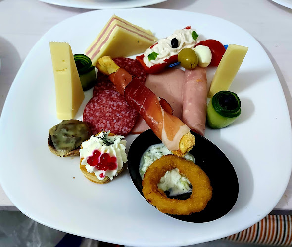 Opinii despre Restaurant Fantana lui Manole în Curtea de Argeș - Gastronomie și ospitalitate