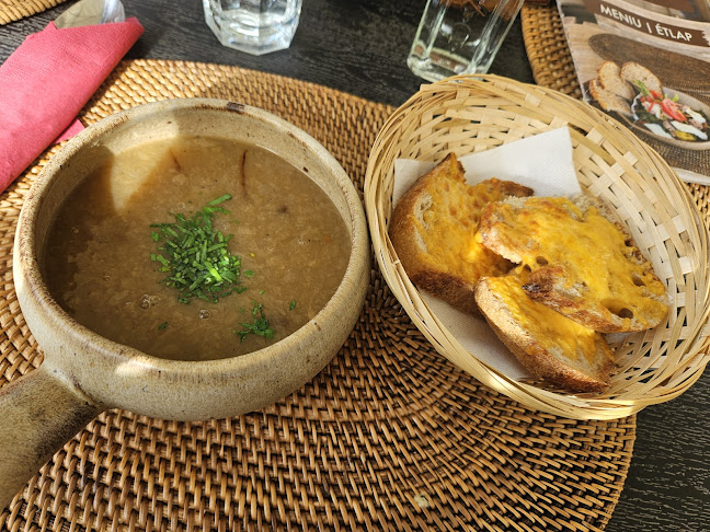 Country Bread Bistro - Gastronomie și ospitalitate