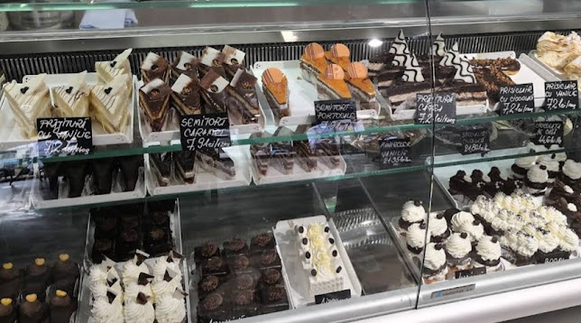 Opinii despre Cofetăria Prisi în Piatra Neamț - Gastronomie și ospitalitate