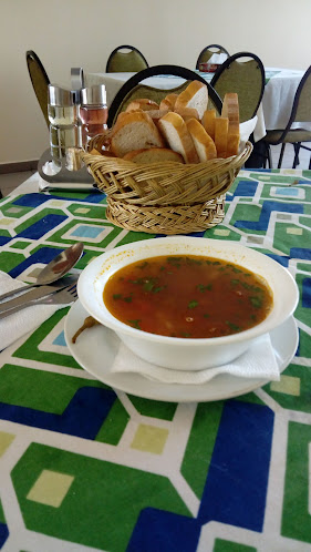 Opinii despre La Familia în Mioveni - Gastronomie și ospitalitate