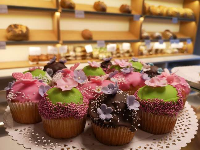 Opinii despre Vidéki Pékség în Dealu - Gastronomie și ospitalitate