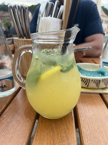 Opinii despre La Ceaun - Piata Sfatului în Brașov - Gastronomie și ospitalitate