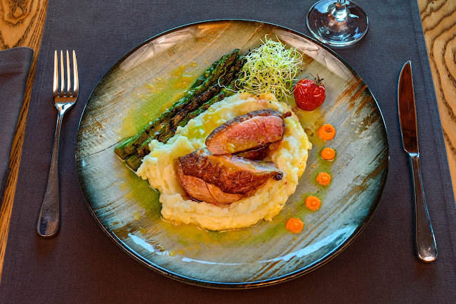 Lyra Restaurant - Gastronomie și ospitalitate
