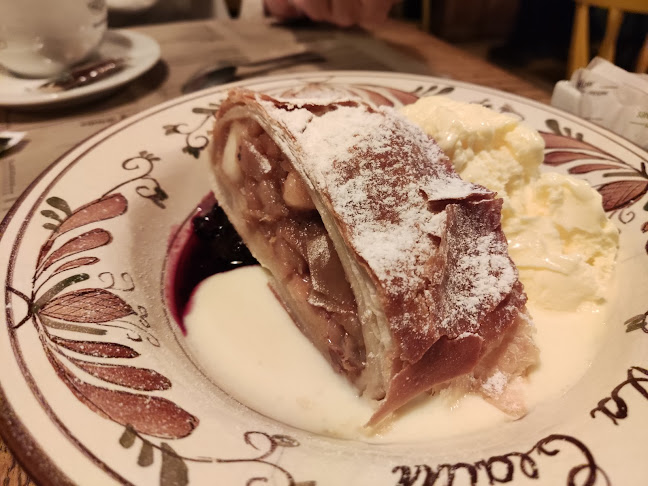 La Ceaun - Piata Sfatului - Gastronomie și ospitalitate