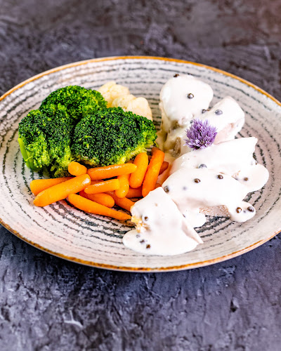 Opinii despre Magic Garden by Vlăduț în Bacău - Gastronomie și ospitalitate