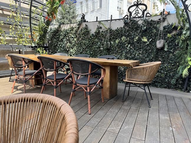 The Manor Restaurant & Lounge - Gastronomie și ospitalitate