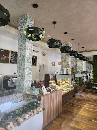 Un Băiat și o Fată Pitești