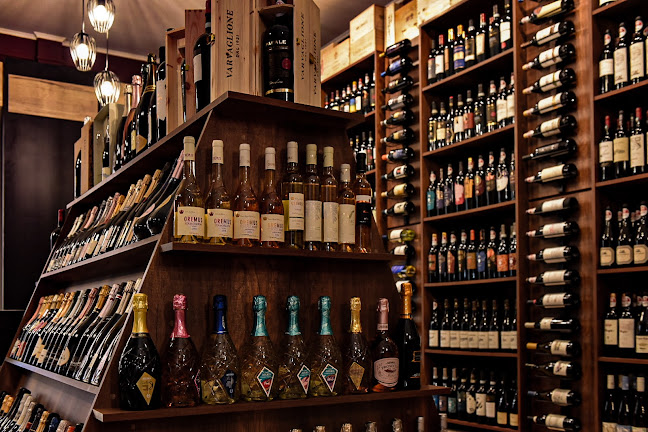 White Horse Liquor Store - Gastronomie și ospitalitate