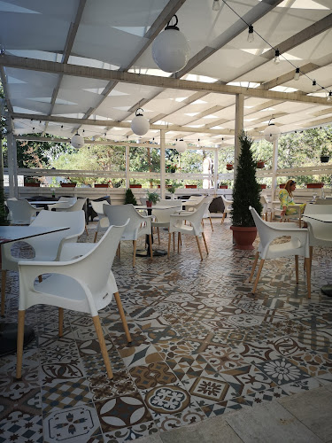 Conacul Trandafirilor - Gastronomie și ospitalitate