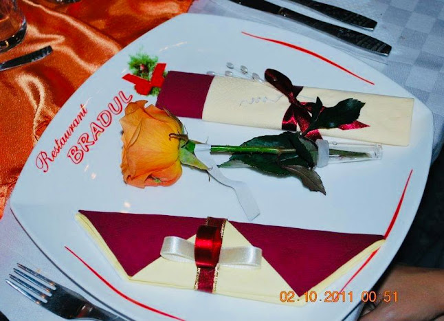 Opinii despre Restaurant Bradul în Roman - Gastronomie și ospitalitate