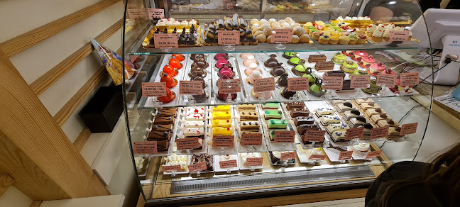 Comentarii opinii despre Cofetaria Mai Mult Decât Un Dulce by Ana State ( Veteranilor )