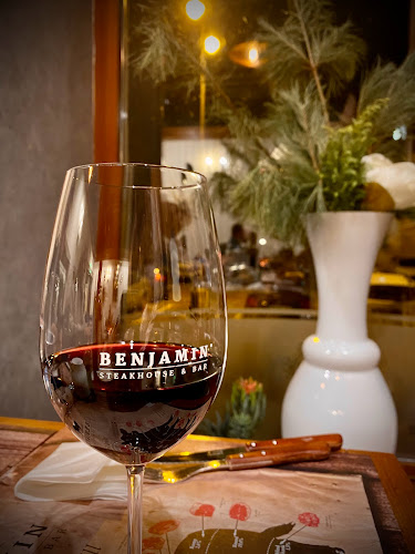 Opinii despre Benjamin Steakhouse & Bar în Sibiu - Gastronomie și ospitalitate