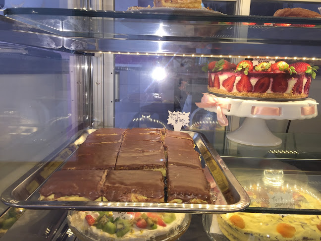 Comentarii opinii despre K O S M I K