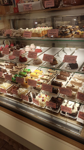 Comentarii opinii despre Cofetaria Mai Mult Decât Un Dulce by Ana State ( Veteranilor )