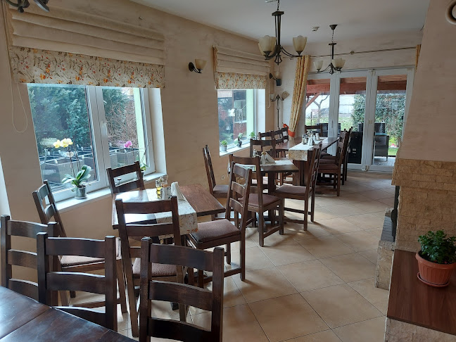 Dorf Haus Cazare in Valiug Franzdorf, Caras-Severin, Romania - Gastronomie și ospitalitate