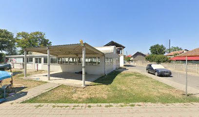 Piata de legume,fructe,branzeturi.